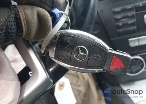 2014 Mercedes-Benz C 300 Luxury 4Matic/Sport 4Matic z USA, uszkodzony, nr VIN WDDGF8AB5EA911976